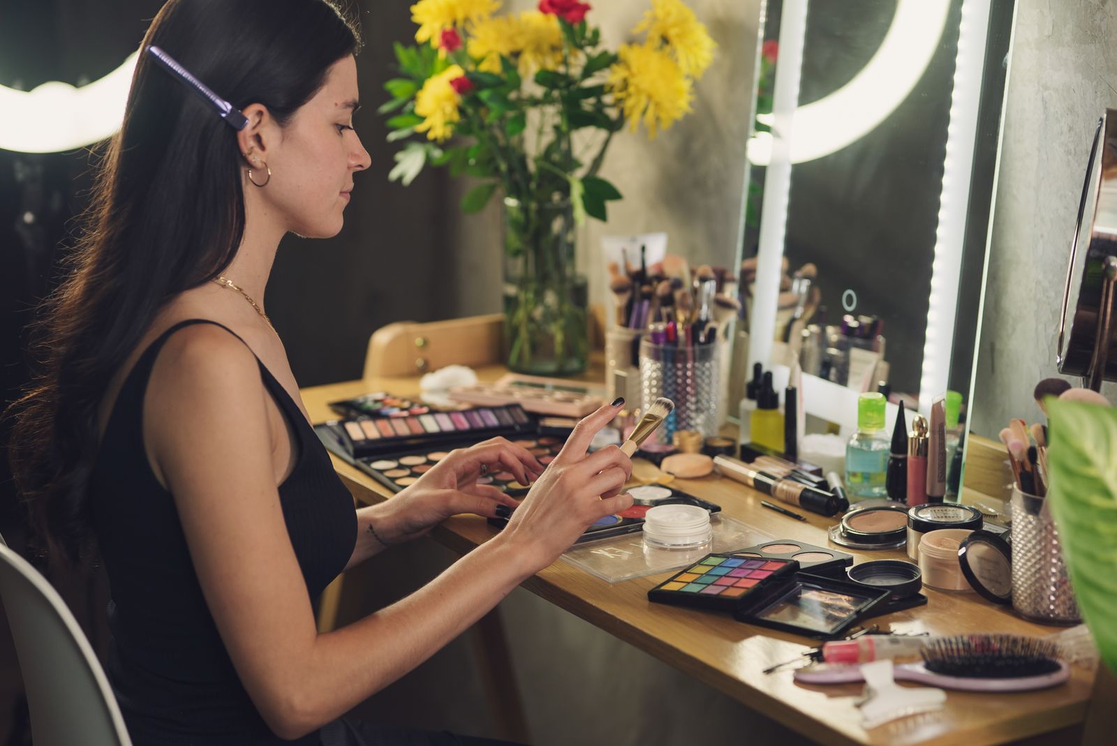 Maquillaje que resiste el calor de agosto: la técnica que te sostiene todo el día